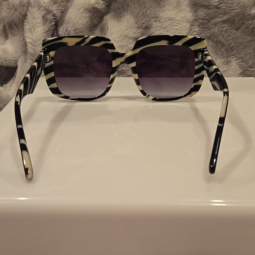 Dolce & Gabbana Black on Zebra Gray Gradient Sunglasses Brand New In Box - Picture 7 of 14